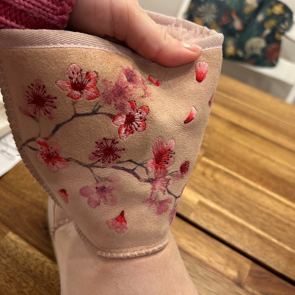 UGG Pink Floral Cherry Blossom Women's Winter Boots - Picture 4 of 7
